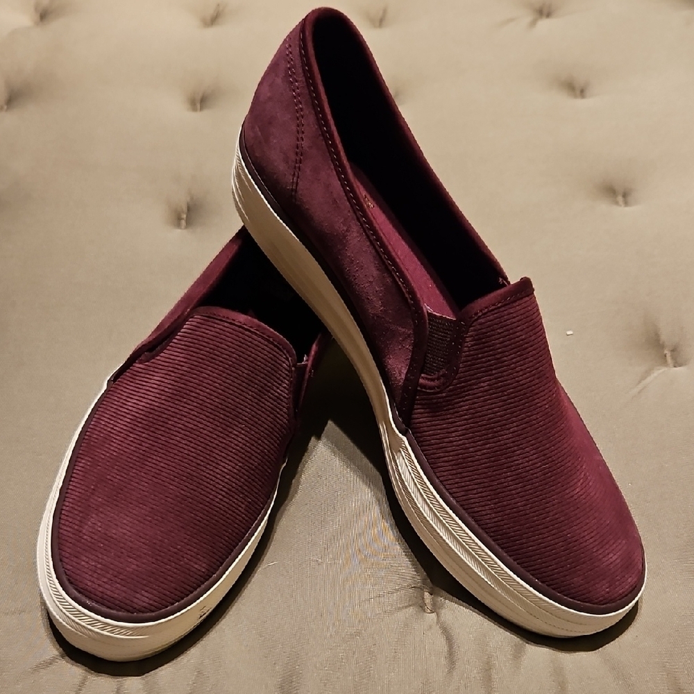 KEDS TRIPLE DECKER SNEAKERS BURGUNDY SUEDE EMBOSSED SLIP- ONS NEW NO TAGS